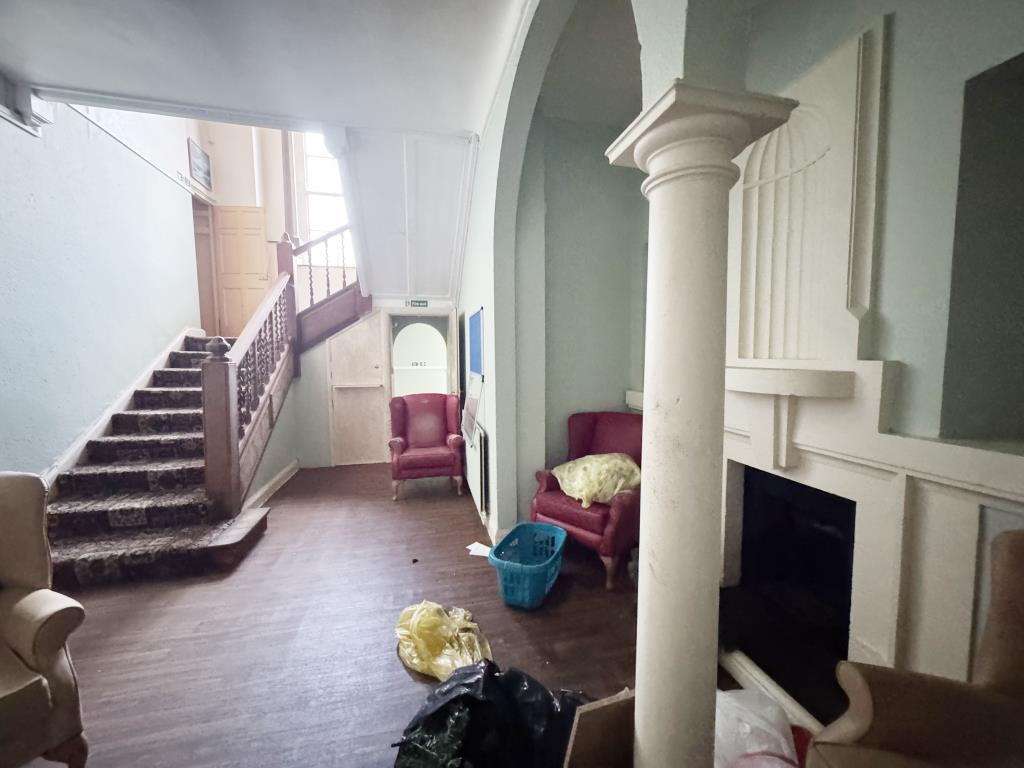 Lot: 11 - FORMER TWENTY-SIX BEDROOM CARE HOME - Grand Entrance Hall